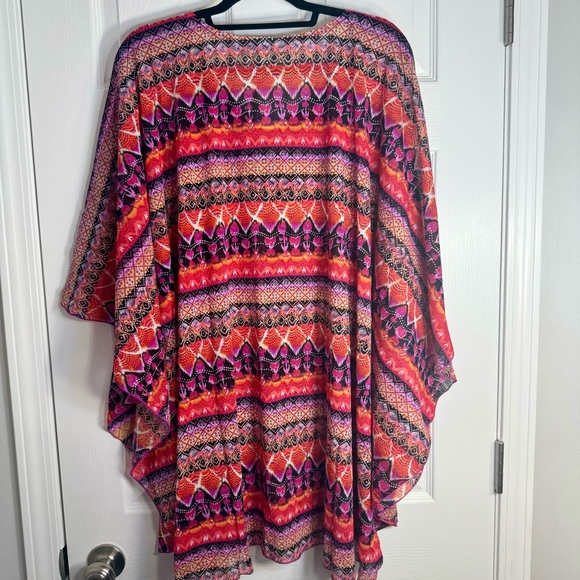 NWT. Susan Graver poncho style Top size 3X. Poncho Purple, red, orange colors. - Picture 9 of 12